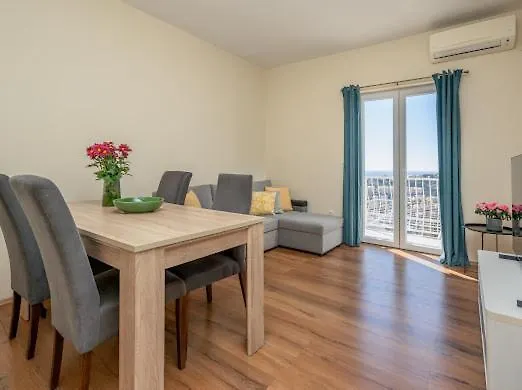 View 1 * دوبروفينك